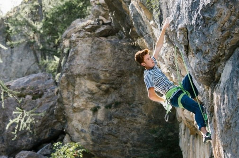 Guía básica de arneses para escalada