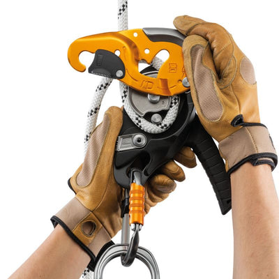 Descensor Petzl I’D S con sistema AUTO-LOCK para posicionamiento
